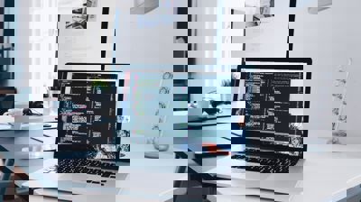 Foto Christopher Gower på Unsplash