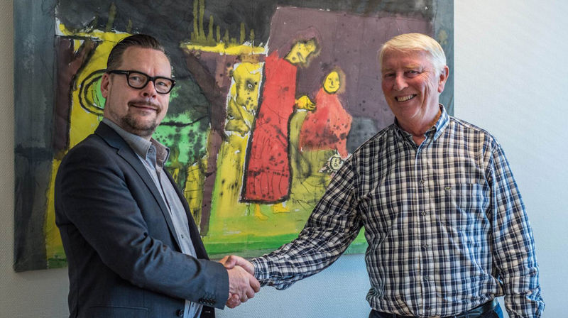 Daglig leder Inge Mauseth fra Kirkepartner og kirkeverge i Gjøvik kirkelige fellesråd, Dag Landmark ved åpningen av Pilotinstallasjonen på Gjøvik. Foto: Kirkepartner