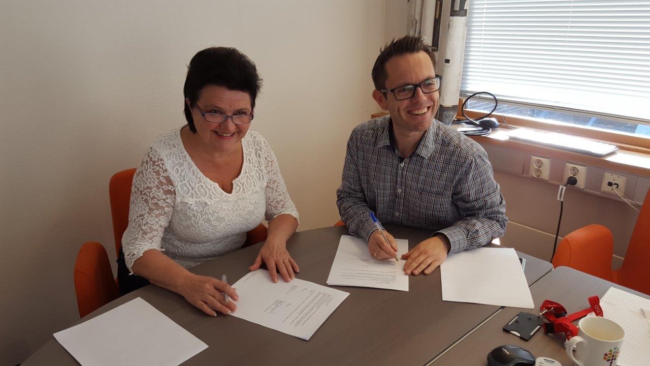 adm. dir. i Tet Berit Rognsjord og kirkeverge Kjetil Nordstrøm 