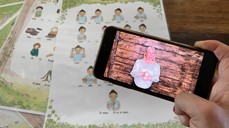 Kortene har salmer og symboler på forsiden og håndtegn på baksiden. I tillegg er det QR-kode på kortene som peker til video av tegnene.