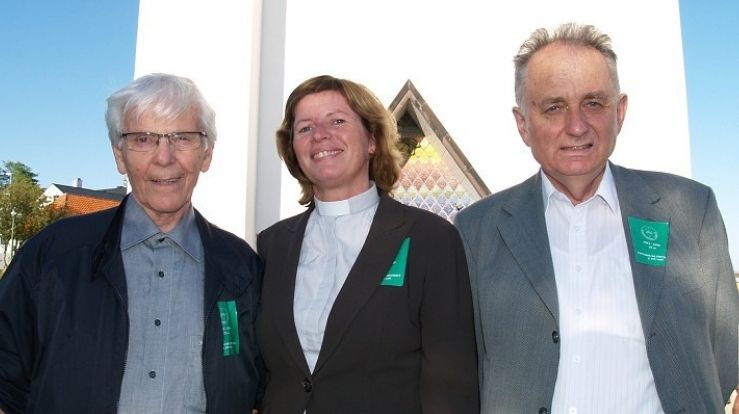 Ole Nordhaug sammen med sine etterfølgere som biskop i Møre, Ingeborg Midttømme og Odd Bondevik, i 2008 i forbindelse med 25-årsjubileum for opprettelsen av Møre bispedømme. Foto: Gunnar Westermoen 