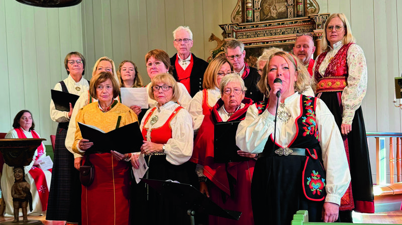 Jubelkoret skapte god stemning på jubileumsgudstjenesten.