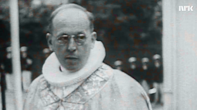 Bjarne Skard ble Tunsbergs første biskop. Her avbildet av NRK og Filmavisen ved bispevigslingen i Tønsberg domkirke 20. juni 1948.