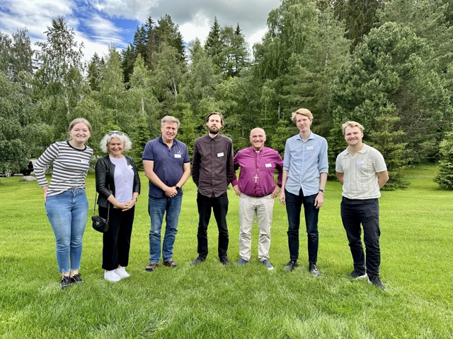 Denne gjengen skal følges opp av Tunsbergs biskop i tiden fremover. Fra venstre: Thekla Elisabeth Berge (prest), Kjersti Falk Berg (diakon), Terje Alexander Grøndahl (prest), Afrian G. Waldenstrøm (prest), Tunsberg-biskop Jan Otto Myrseth, Øyvind Fossen (kantor) og Mathias Kråkenes (kantor). 